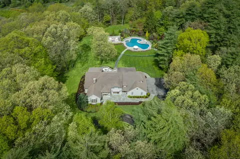43 Lord Davis Ln, Avon, CT 06001