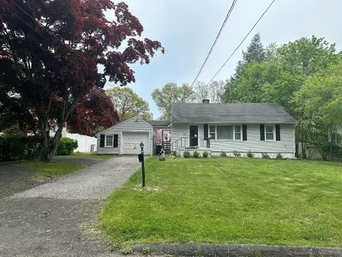 28 Meadowpark Ave W, Stamford, CT 06905