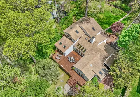 105 Clay Hill Rd, Stamford, CT 06905
