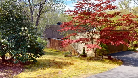 97 Wyneding Hill Rd, Manchester, CT 06040