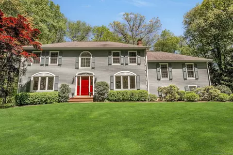 44 Carrington Dr, Stamford, CT 06903
