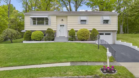 6 Cold Spring Rd, West Haven, CT 06516