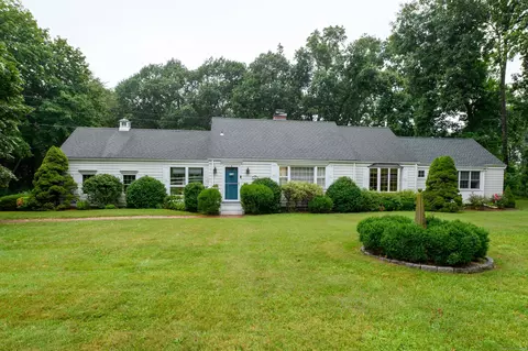 47 Meadow Wood Rd, Branford, CT 06405