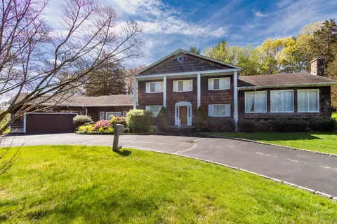 21 Saxony Dr, Trumbull, CT 06611