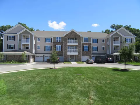 833 Brookside Ct #833, Newtown, CT 06470