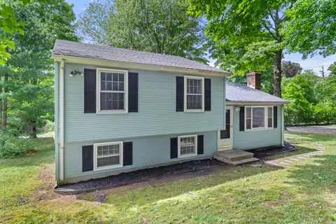 102 Robertson Rd, Hamden, CT 06518