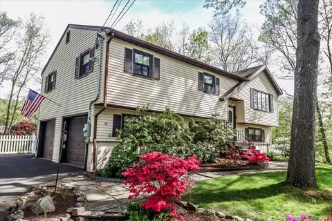 17 Charcoal Ridge Rd S, Danbury, CT 06811