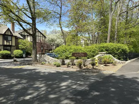 50 Aiken St #302, Norwalk, CT 06851