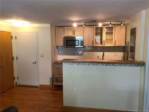 184 Pequot Ave #401, New London, CT 06320