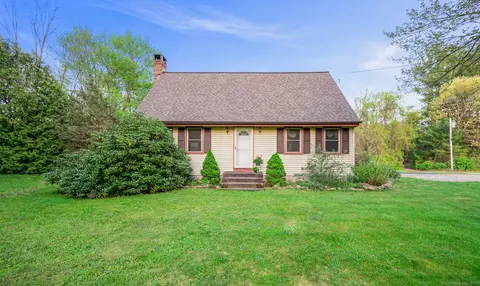 1028 Hopewell Rd, Glastonbury, CT 06073