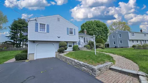 90 Pickens Dr, Newington, CT 06111