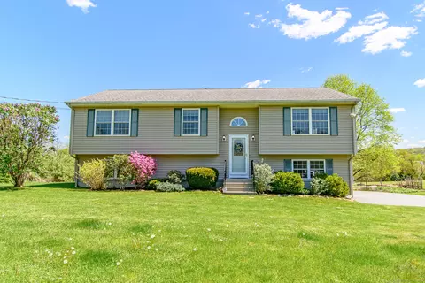 39 Wolf Den Dr, Pomfret, CT 06259