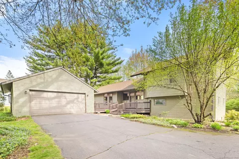 6 Merrywood Dr, Simsbury, CT 06070
