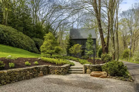 6 Mill Rd, Woodbury, CT 06798