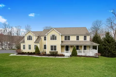 8 Meridian Ridge Dr, Newtown, CT 06470