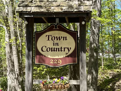 229 Bacon Pond Rd #121, Woodbury, CT 06798