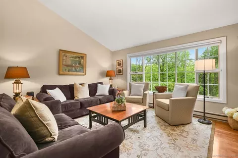 71 Castle Hill Rd, Newtown, CT 06470