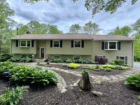 4 Paradise Ct, New Fairfield, CT 06812