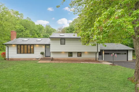 13 Berncliff Dr, Northford, CT 06472