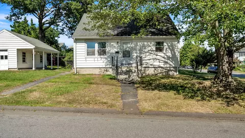8 Hazel St, Fairfield, CT 06825