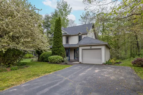 2 Victorian Woods Ln, South Windsor, CT 06074
