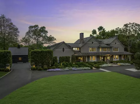 56 Pequot Ln, New Canaan, CT 06840