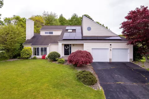 65 Lavender Ln, Rocky Hill, CT 06067