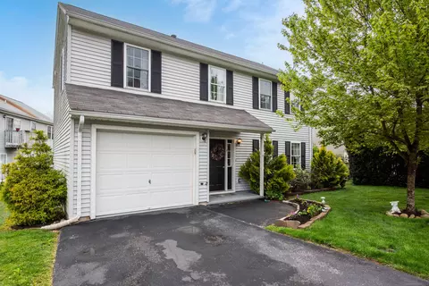6 Fox Run Ln, New Hartford, CT 06057