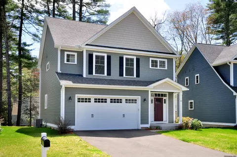 28 Hendricks Ln, Simsbury, CT 06070