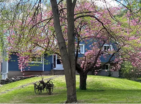 209 E Hampton Rd, Marlborough, CT 06447