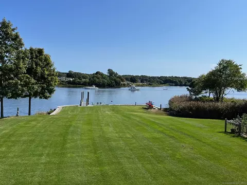 147 River Rd, Pawcatuck, CT 06379