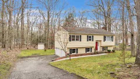 5 Frontier Ln, Danbury, CT 06810