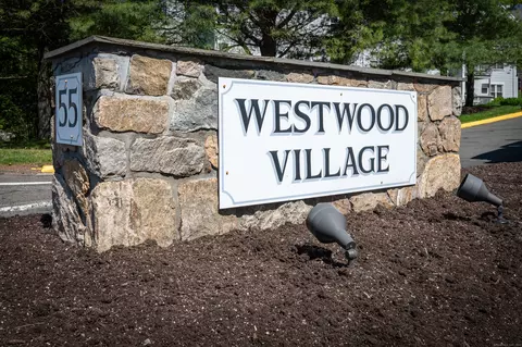 55 Mill Plain Rd #30-3, Danbury, CT 06811