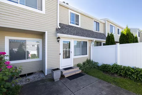609 Longfellow Dr #609, Branford, CT 06405