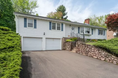 208 Sandquist Cir, Hamden, CT 06514