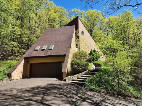 52 Silver St, Granby, CT 06060