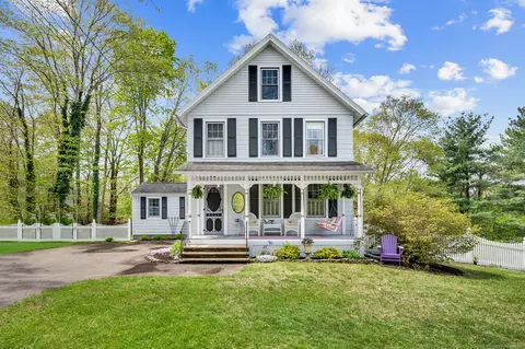 44 Walnut St, Essex, CT 06442