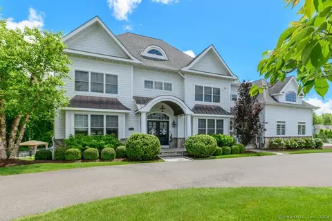 645 Saint Johns Dr, Orange, CT 06477