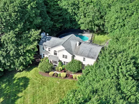 207 Whisconier Rd, Brookfield, CT 06804