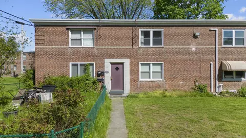 323 Granfield Avenue Building 10 Ave #D, Bridgeport, CT 06610