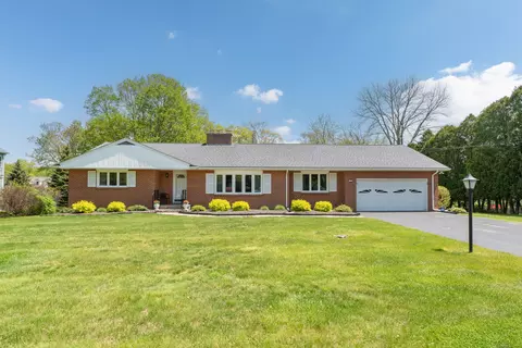 192 Great Neck Rd, Waterford, CT 06385