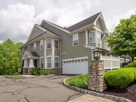 57 Lawrence Ave #57, Danbury, CT 06810