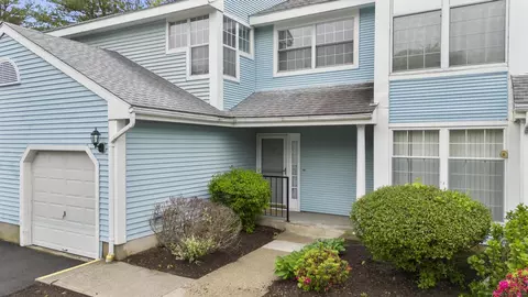 203 Redstone Cir #203, Rocky Hill, CT 06067