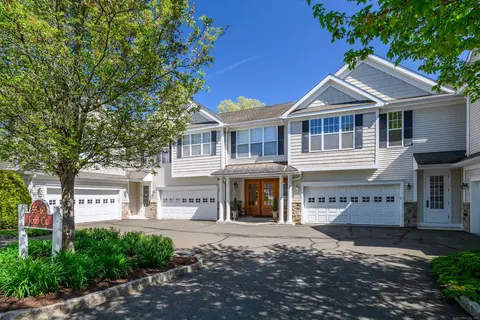55 Jo Al Ct #55, Newtown, CT 06470