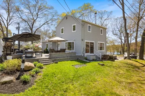 37 Laurel St, East Lyme, CT 06357