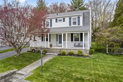 215 Glenwood Ave, New London, CT 06320