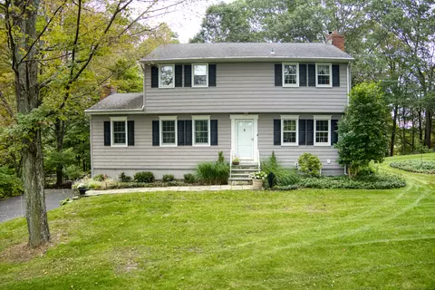 71 Ridgecrest Dr, Ridgefield, CT 06877