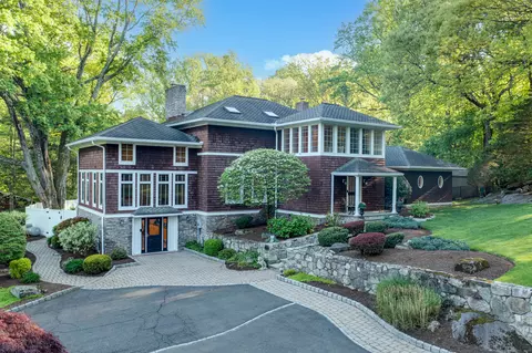 54 W Hill Ln, Stamford, CT 06902