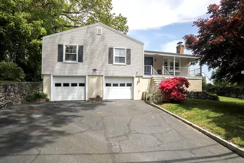 2 Woodacre Rd, Norwalk, CT 06850