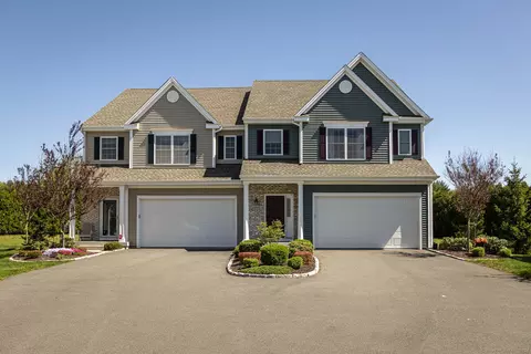 40 Bridlewood Ln #40, Vernon, CT 06066